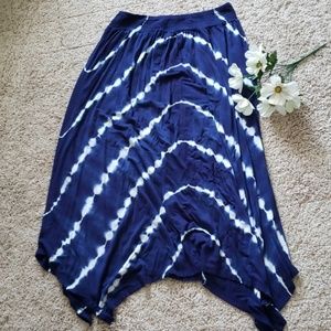 🔥3 for 30🔥A symmetric maxi skirt.